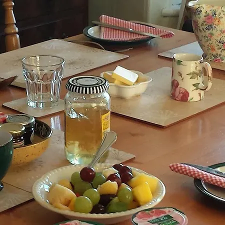 Bed and Breakfast Elm Grove Γουίτμπι