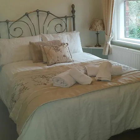 Bed and Breakfast Elm Grove Γουίτμπι