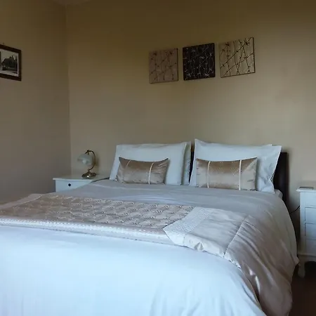 Bed and Breakfast Elm Grove Γουίτμπι